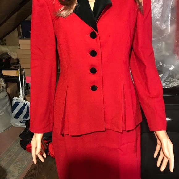 Women’s Jacqueline Ferrar Red & Black Skirt Suit Size 10P - Picture 1 of 3
